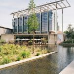 Nieuwe Instituut benoemt Yesomi Umolu tot nieuw algemeen en artistiek directeur