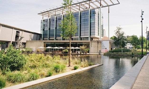 Nieuwe Instituut benoemt Yesomi Umolu tot nieuw algemeen en artistiek directeur