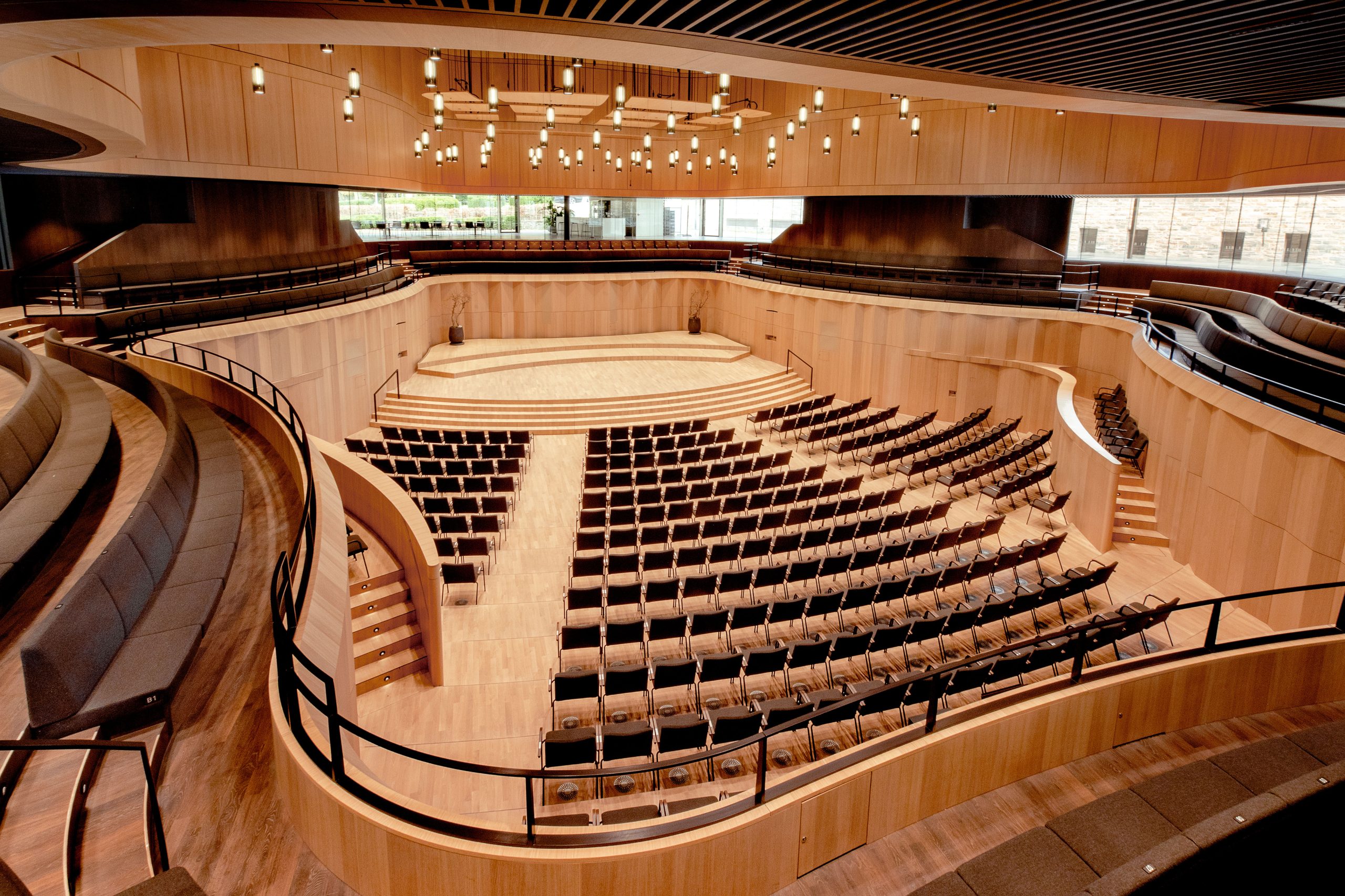 3_Thonet_S169PVF_Sonder_Casals Forum Kronberg_credit-Grenner